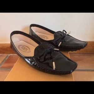 Tods black patent leather loafers moccasins 38